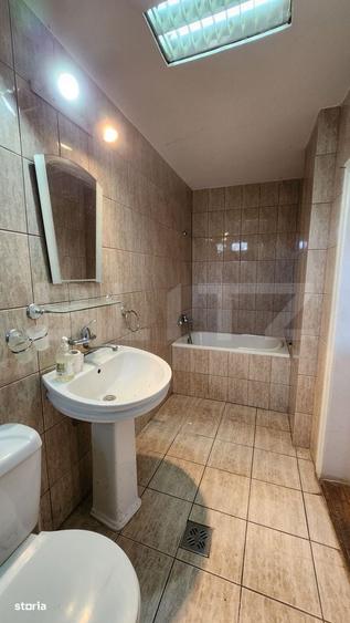 Casă cu 4 camere cu Teren 1255 Mp în 7 Noiembrie