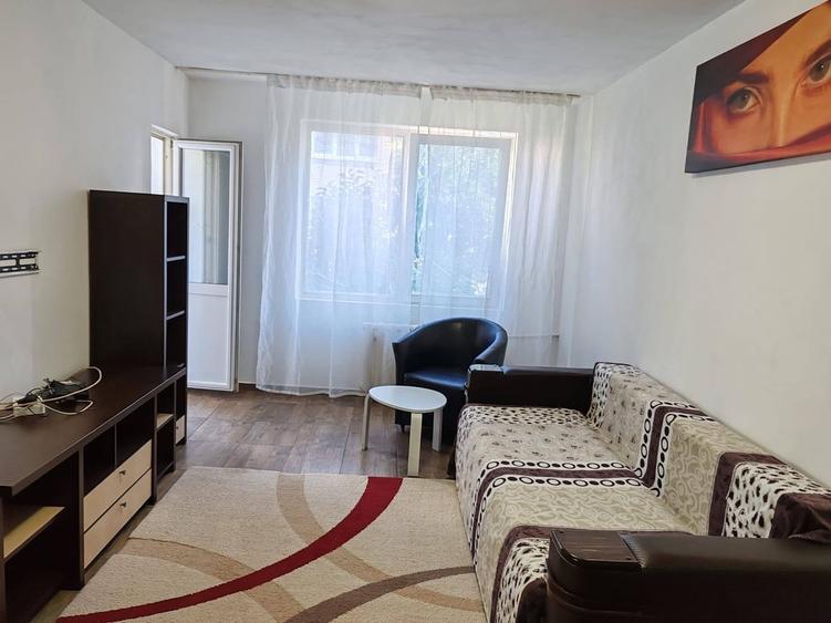 Apartament cu 2 camere decomandat în Berceni
