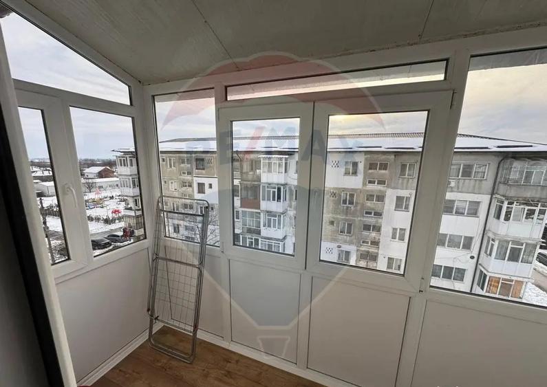 Apartament cu 2 camere semidecomandat, mobilat în Florești