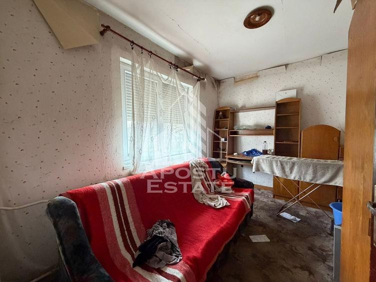Casă individuală cu 12 camere cu Canalizare în Girocului