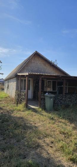 Casă cu 3 camere în Leamna de Jos
