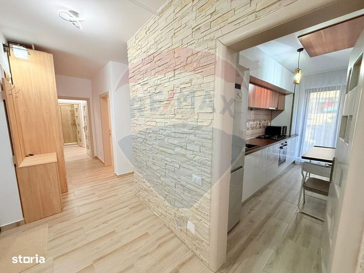 Apartament cu 3 camere decomandat în Roșu
