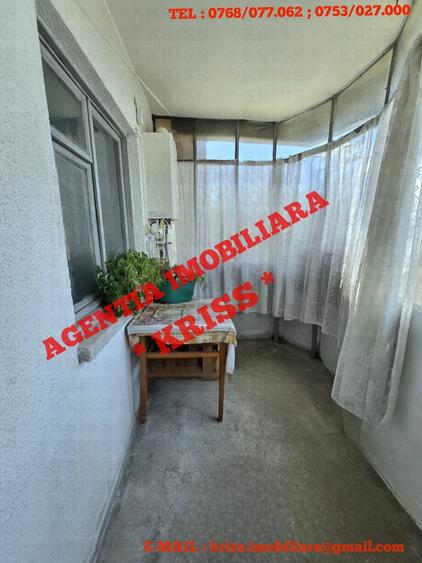 Apartament cu 3 camere decomandat în Craiovei