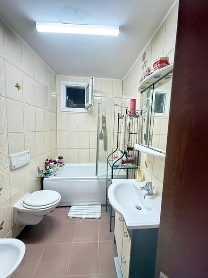Apartament cu 3 camere decomandat în Lipscani