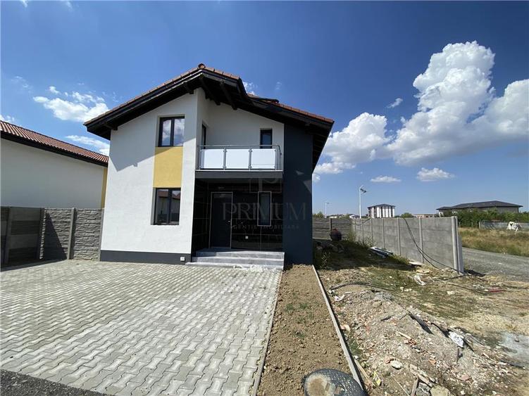 Casă individuală cu 4 camere cu Canalizare în Calea Urseni