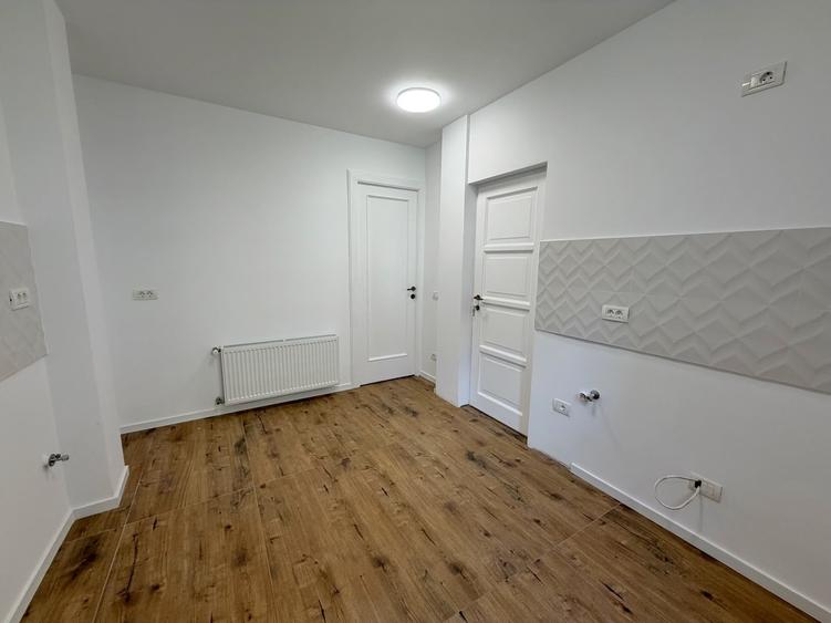 Apartament cu 3 camere semidecomandat în Capitale
