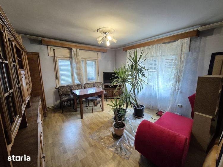 Casă cu 7 camere cu Teren 355 Mp în Colentina