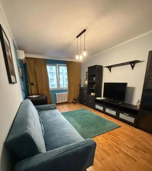 Apartament cu 3 camere decomandat, mobilat în Costin Georgian
