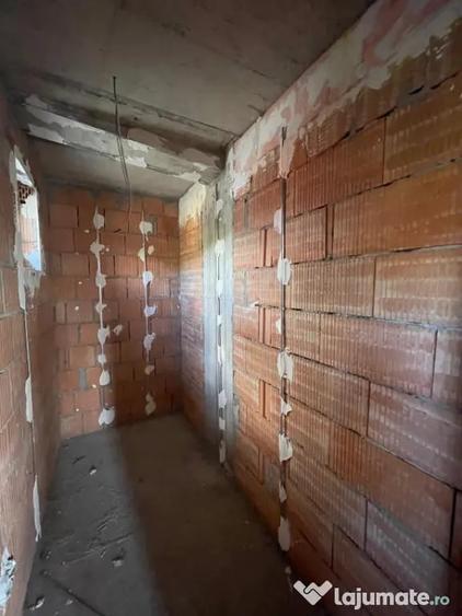 Apartament cu 2 camere semidecomandat în Independenței