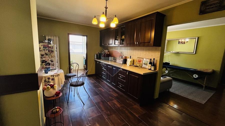 Apartament cu 3 camere decomandat, mobilat în Dragoș Vodă