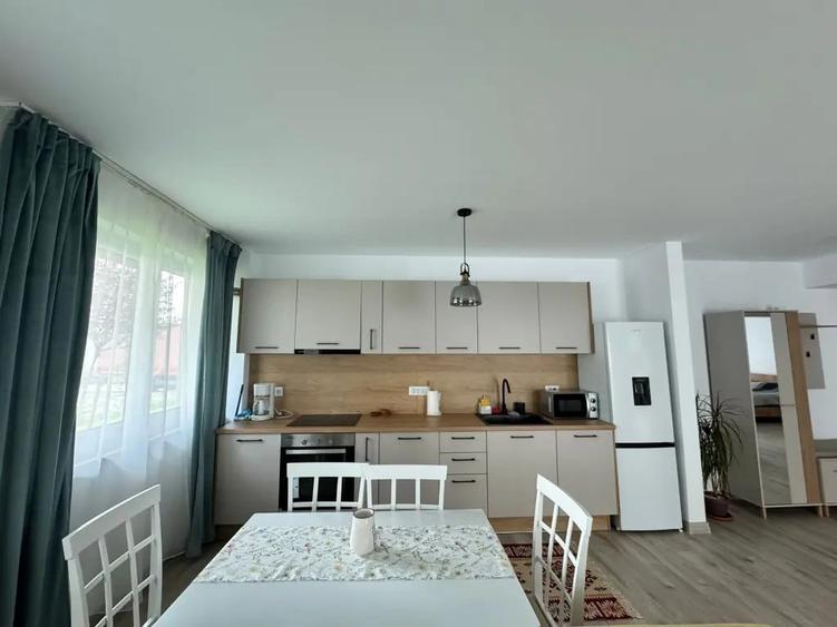 Apartament cu 2 camere decomandat în Tractorul
