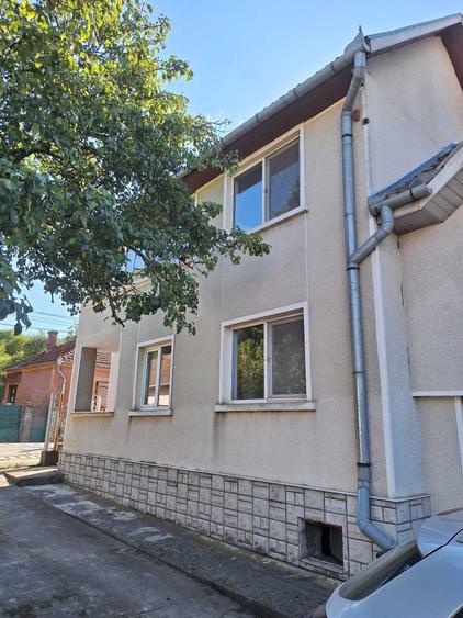 Casă cu 4 camere în Vețel