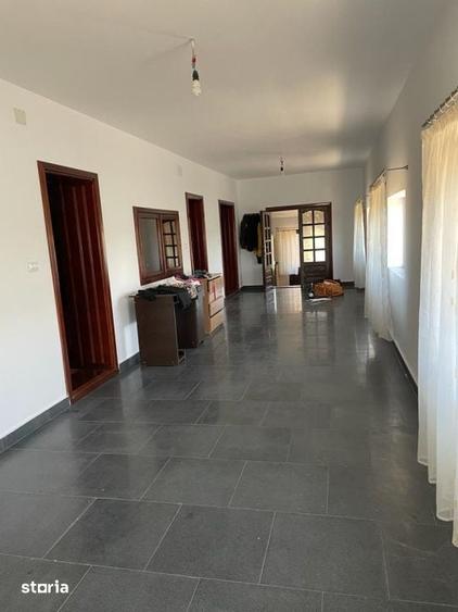 Casă cu 3 camere cu Teren 2263 Mp în Central