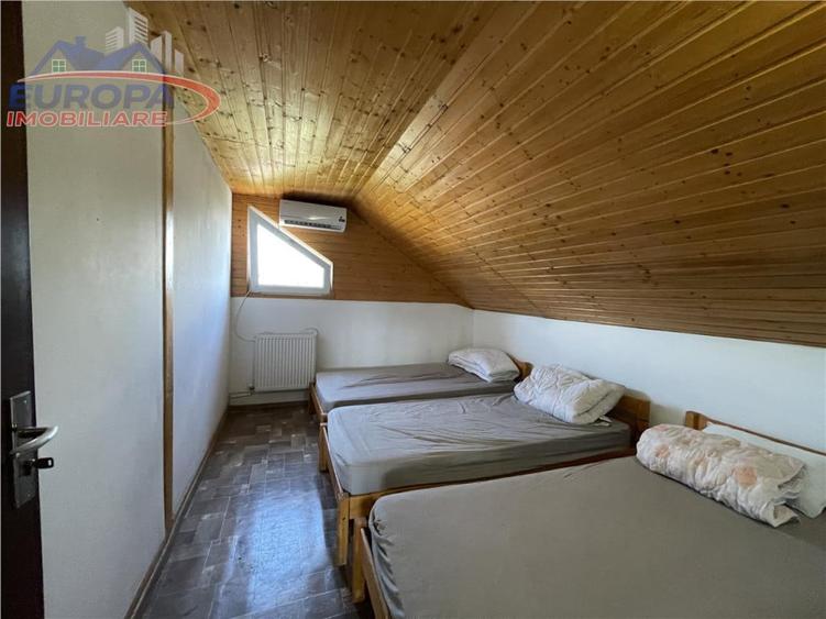 Casă cu 10 camere cu Teren 300 Mp în Dallas