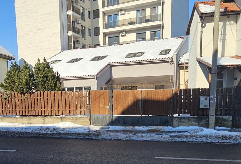 Casă individuală cu 5 camere cu Canalizare în Plopilor