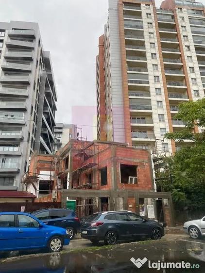 Casă cu 6 camere cu Teren 250 Mp în Dristor