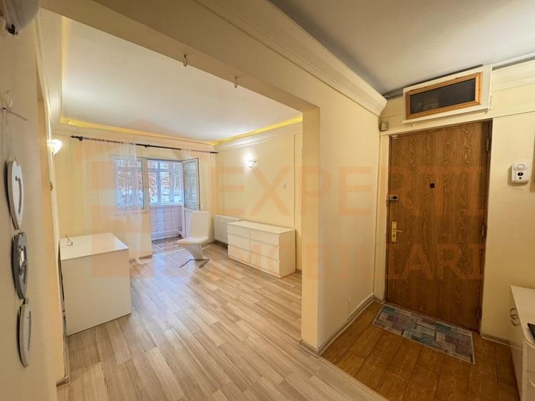 Apartament cu 4 camere decomandat, mobilat în Casa de Cultură