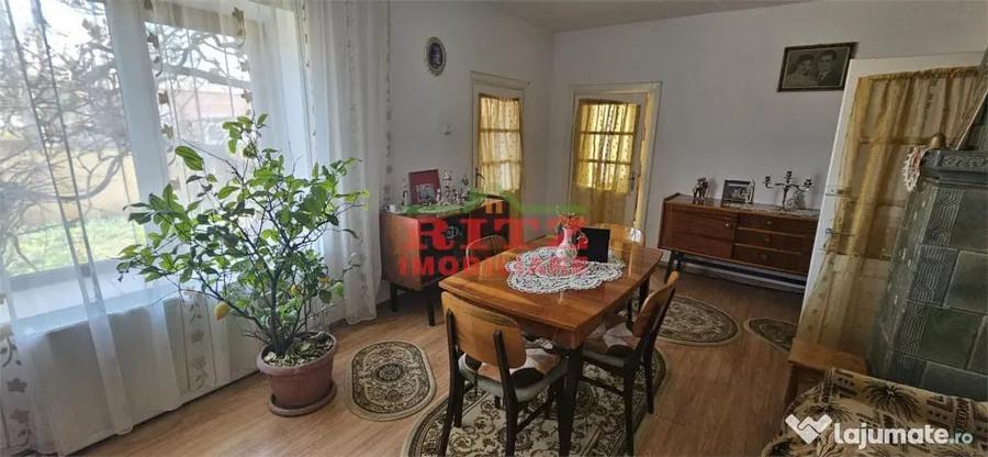 Casă cu 7 camere cu Teren 1756 Mp în Caracal