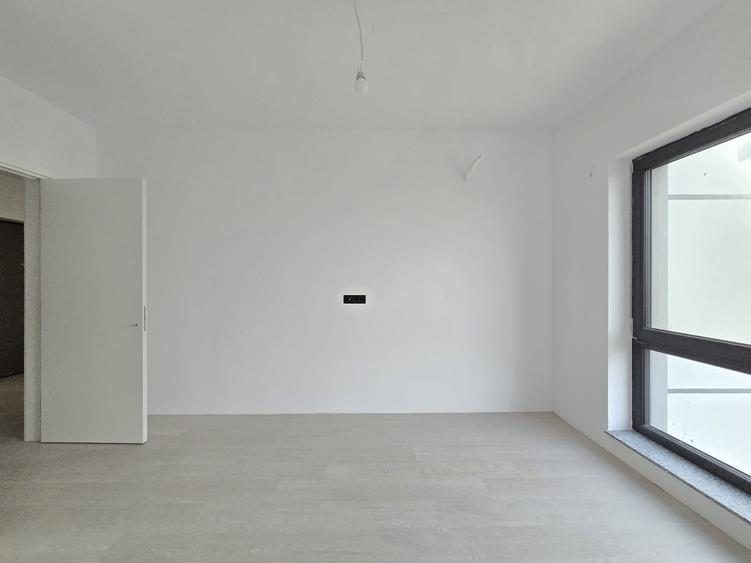 Apartament cu 4 camere decomandat în Titan