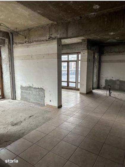 Spațiu comercial, de 892 mp, în 1 Mai