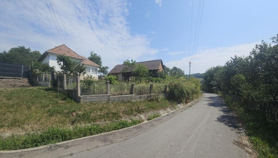 Casă cu 3 camere în Recea-Cristur