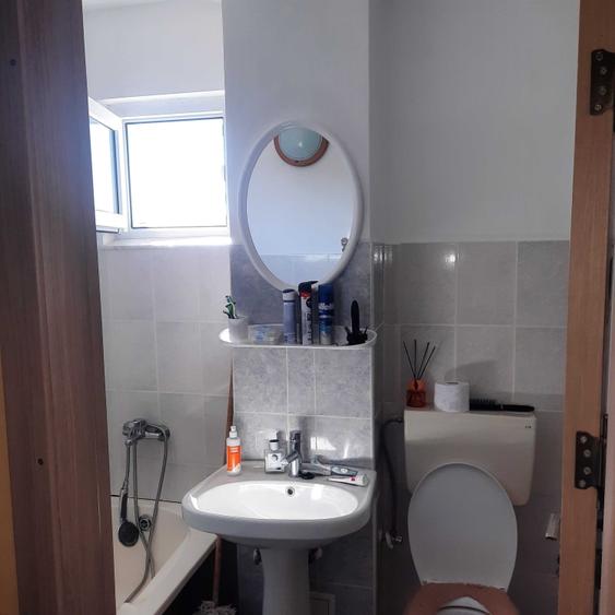 Vind apartament 2 cam.et.4 acoperis fara probleme.centrala si calorifere recent montate.mobila de bucatarie (aragaz,frigider) inclusa in pret - 4