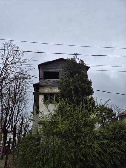 Casă cu 6 camere cu Canalizare în Central