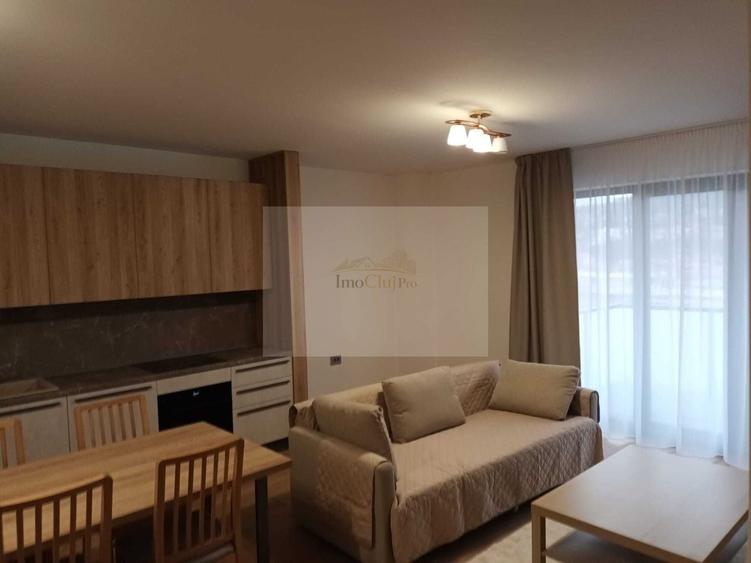 Apartament cu 2 camere semidecomandat, mobilat în Semicentral