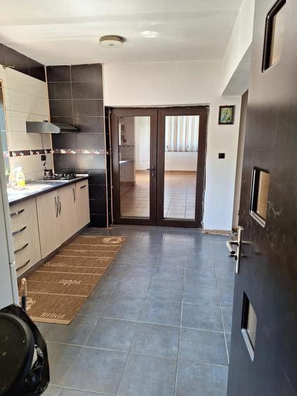 Casă cu 6 camere cu Teren 1600 Mp în Isvarna