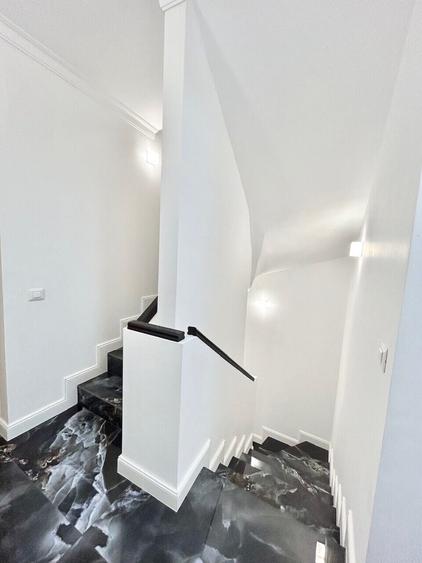 Casă cu 5 camere cu Canalizare în Pipera