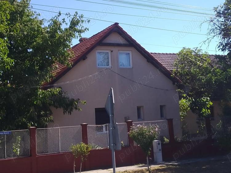 Casă cu 6 camere cu Teren 500 Mp în Moșnița Veche