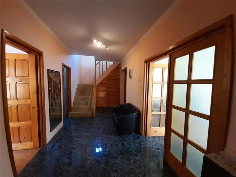 Casă cu 5 camere cu Teren 396 Mp în Traian