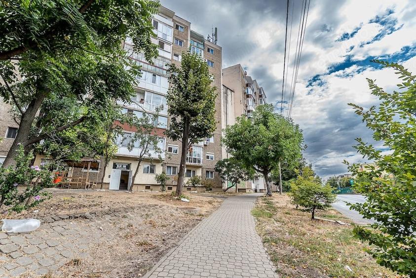 Apartament cu 4 camere decomandat în Micălaca