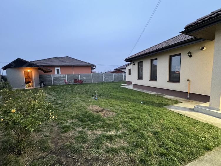 Casă individuală cu 4 camere cu Canalizare în Șag
