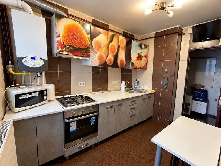 Apartament cu 3 camere decomandat în Micro 20