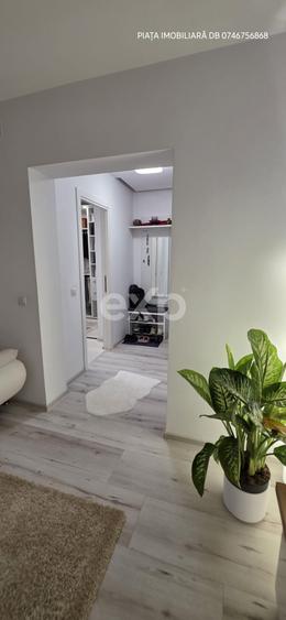 Apartament cu 2 camere semidecomandat, mobilat în Micro 9