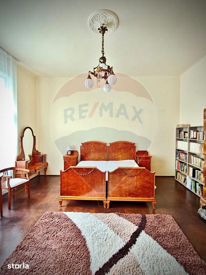 Casă cu 5 camere cu Teren 932 Mp în Ultracentral