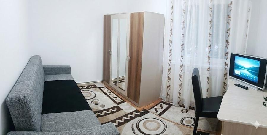 Apartament cu 3 camere decomandat în Lotrioara