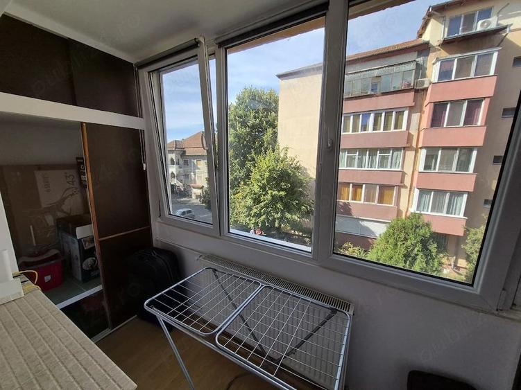Garsonieră decomandată în Girocului