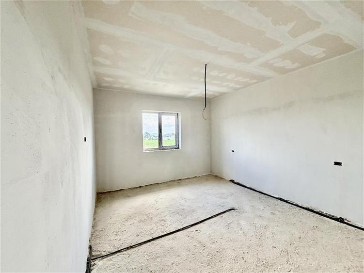 Duplex cu 4 camere cu Teren 200 Mp în Miroslava