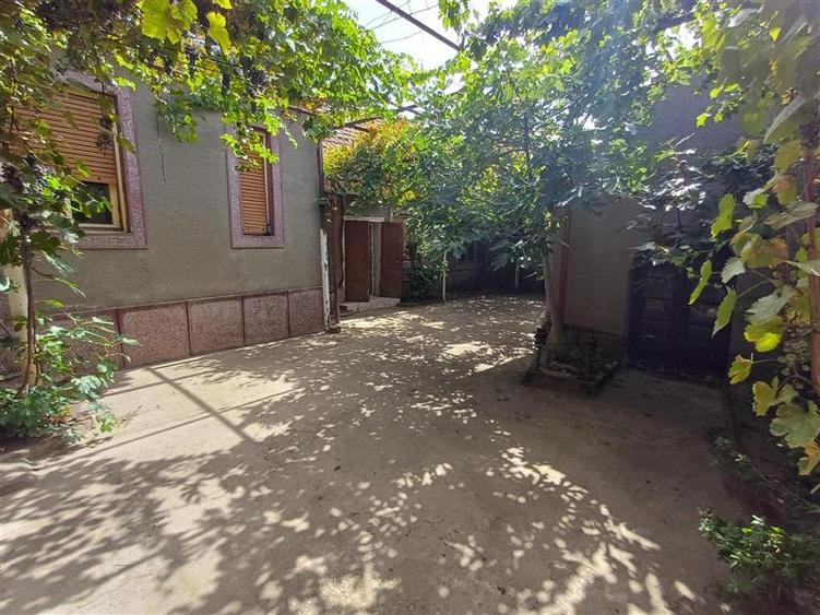 Casă individuală cu 5 camere cu Canalizare în Sud