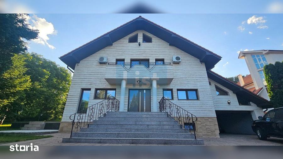Casă cu 5 camere cu Teren 2400 Mp în Central