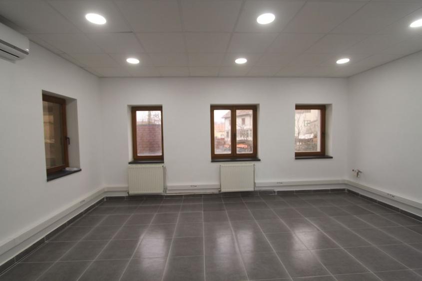 Birou, de 205 mp, în Sud