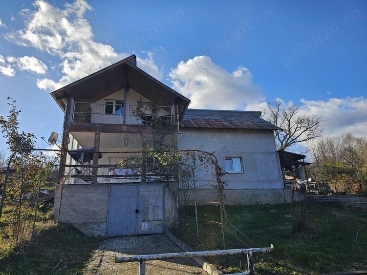 Casă cu 3 camere cu Teren 6772 Mp în Ursoaia