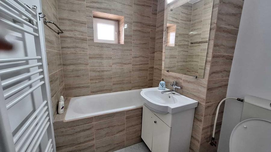 Apartament cu 3 camere decomandat în Capitol