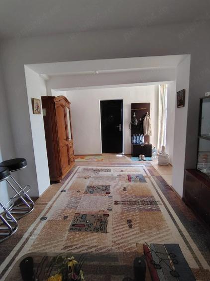 Casă cu Teren 917 Mp în Stâlpu