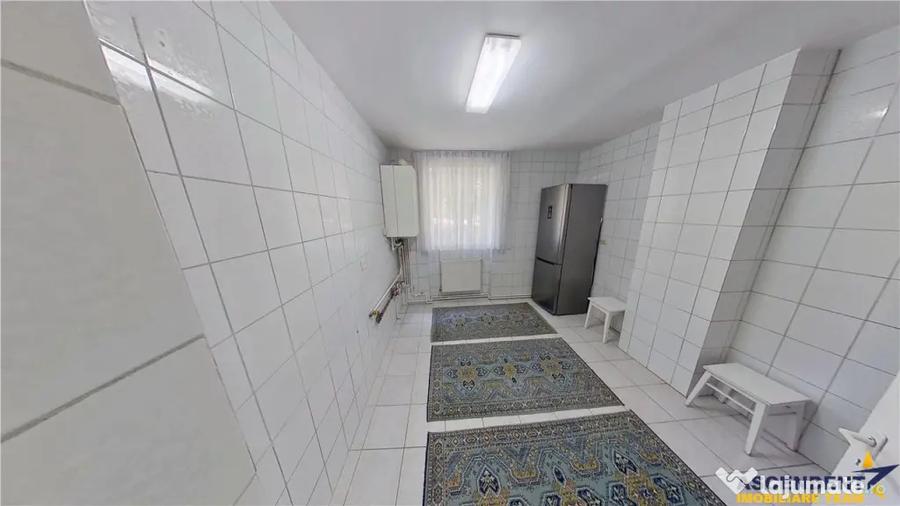Apartament cu 3 camere decomandat în Calea București