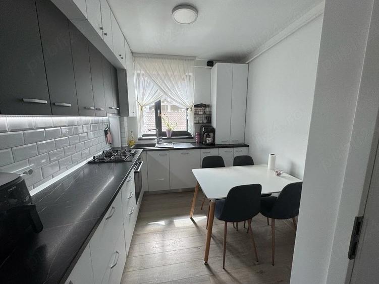 Apartament cu 3 camere decomandat în Traian