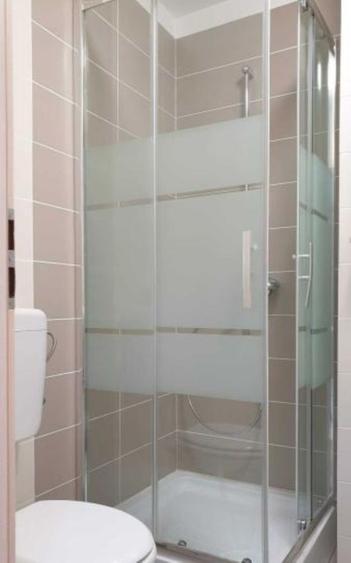 Apartament cu 4 camere semidecomandat în Dorobanți