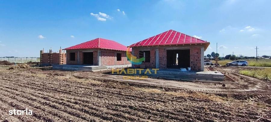 Casă cu 4 camere decomandat în Crețești